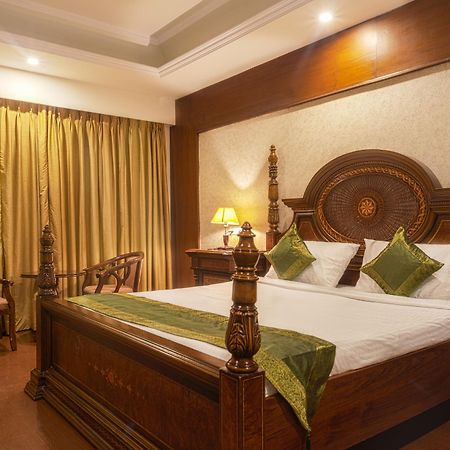 Treebo Trend Grand Plaza Nampally Haïdarabad Extérieur photo