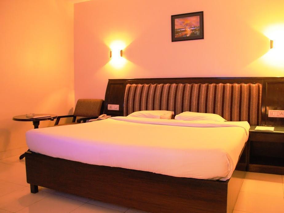 Treebo Trend Grand Plaza Nampally Haïdarabad Extérieur photo