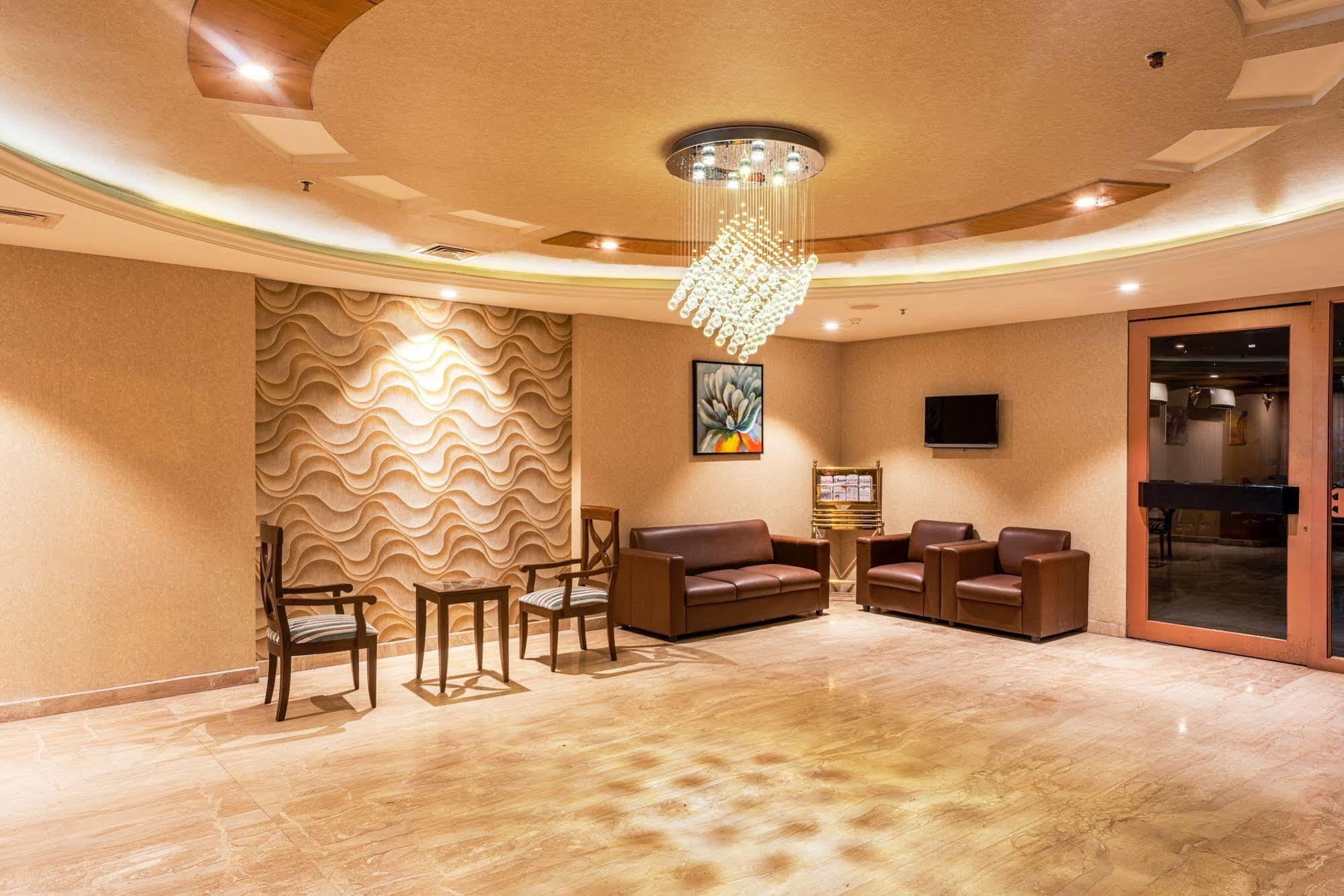 Treebo Trend Grand Plaza Nampally Haïdarabad Extérieur photo