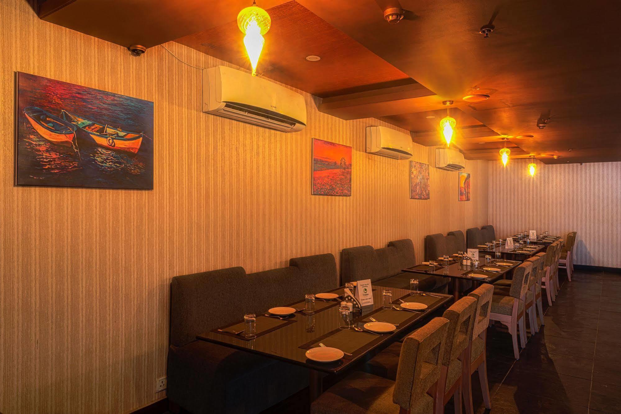 Treebo Trend Grand Plaza Nampally Haïdarabad Extérieur photo